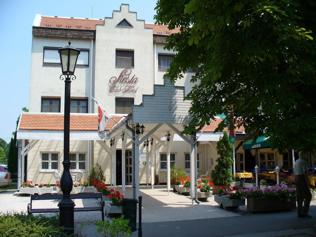 Siesta Club Apartman Harkány Esterno foto
