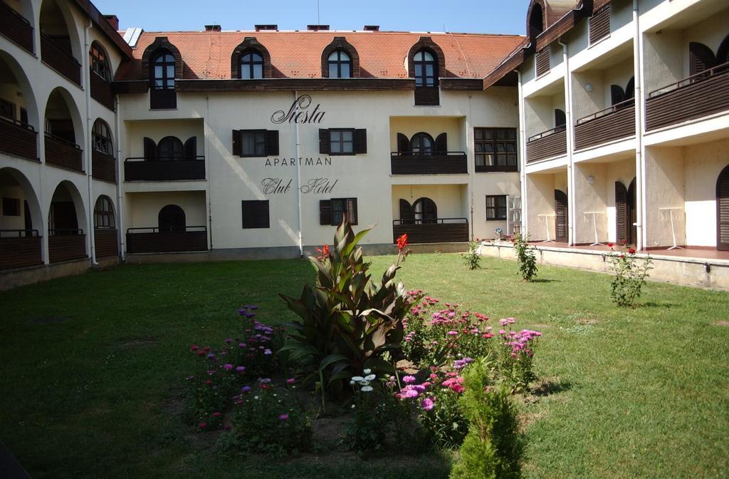 Siesta Club Apartman Harkány Esterno foto