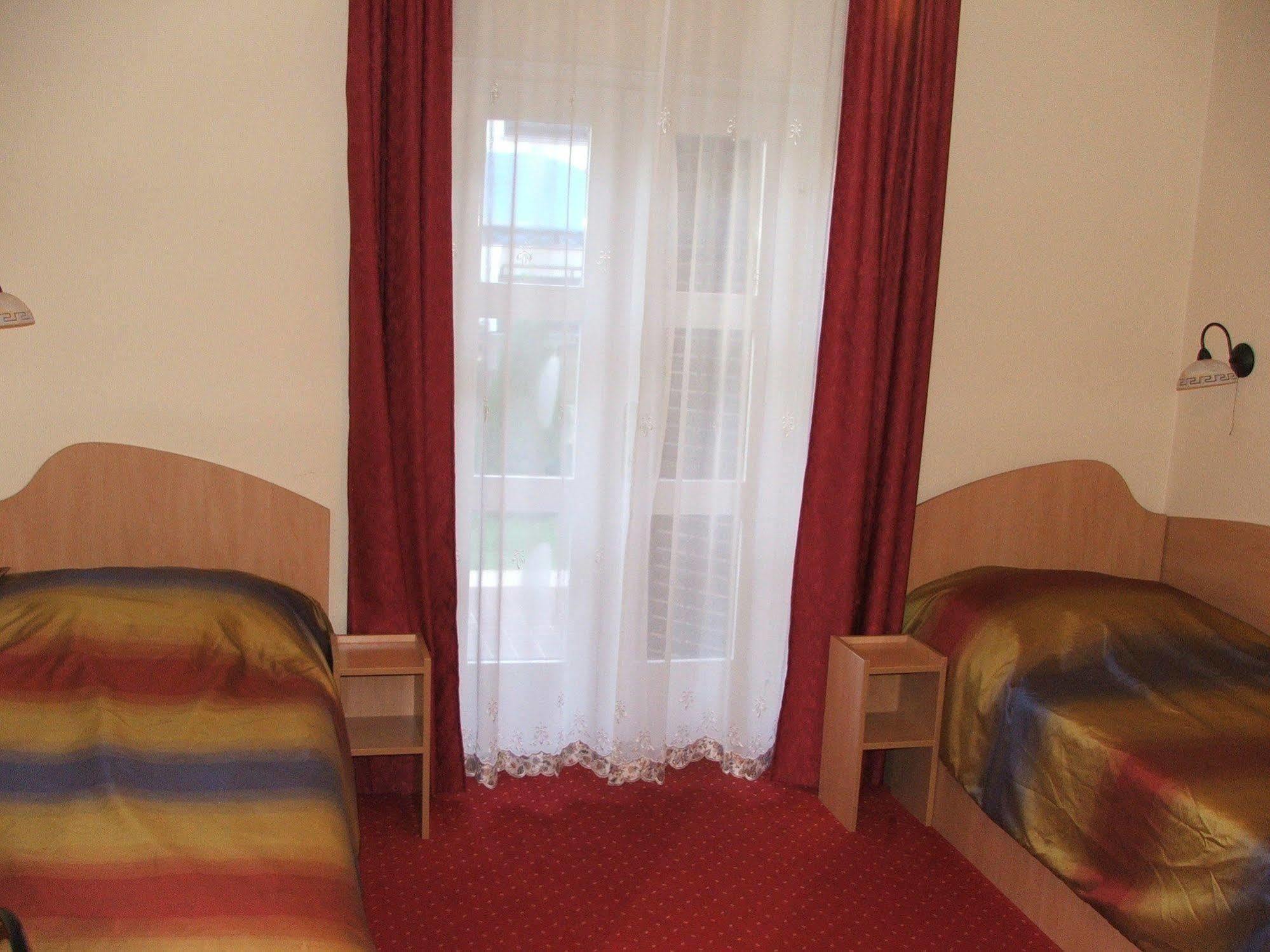 Siesta Club Apartman Harkány Esterno foto