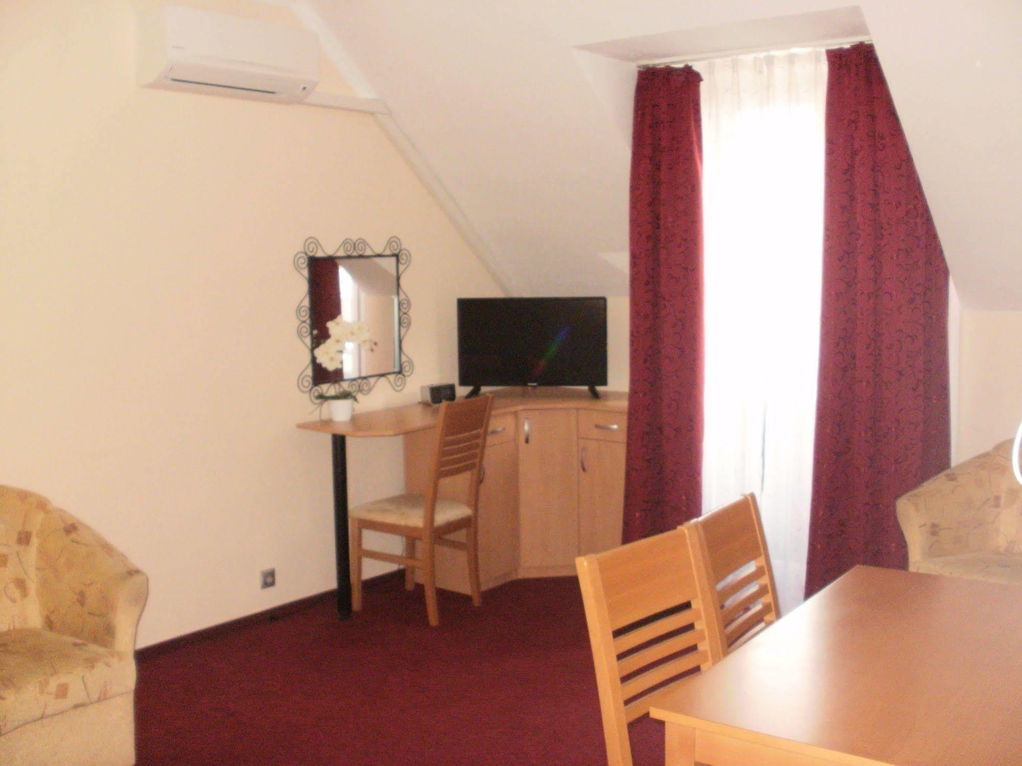 Siesta Club Apartman Harkány Esterno foto
