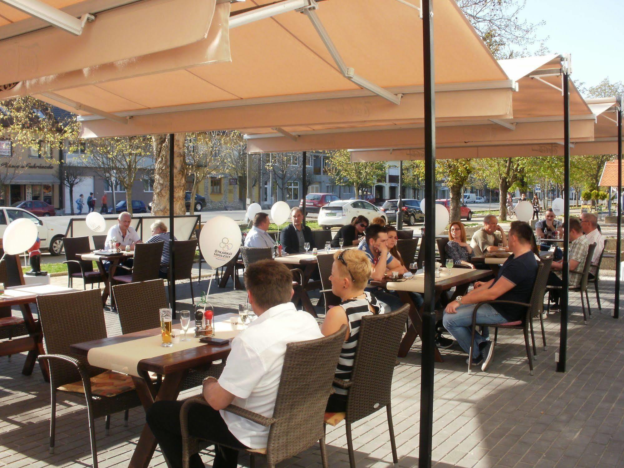 Siesta Club Apartman Harkány Esterno foto