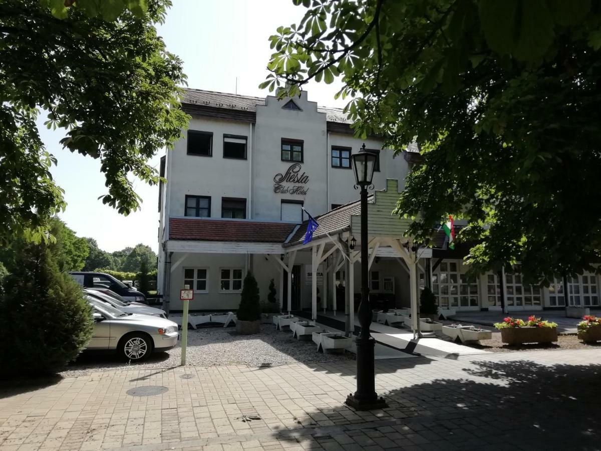 Siesta Club Apartman Harkány Esterno foto